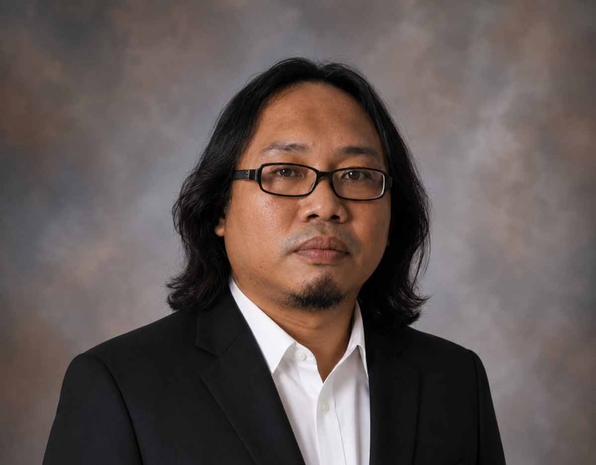 Hasbullah Mathar, S.Sn., M.M., M.I.Kom.